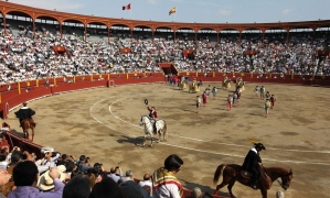 Fotografía de archivo del 8 de diciembre de 2013 que muestra una vista general de la plaza de toros de Acho, durante una corrida en Lima. EFE 