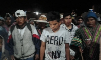 Los dos jóvenes (ambos de blanco) fueron detenidos la noche del martes y fueron ajusticiados hoy.