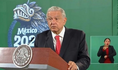 López Obrador arremetió contra la reforma energética de su antecesor.