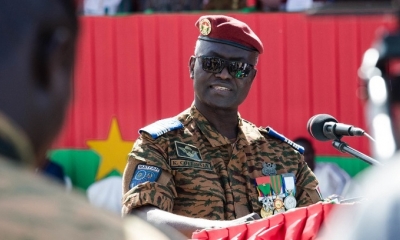 Kassoum Coulibaly, ministro de Defensa burkinés, ofrece un discurso en Uagadugú, el 1 de noviembre de 2022.