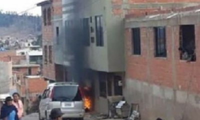 Activistas quemaron varias casas de autoridades electas/Foto. RRSS