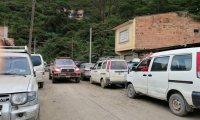 Vehículos sin placa en la región de Yungas de La Paz. Foto: @ClauSorucopress