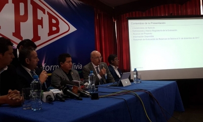 Así presentaron la certificación/Foto. YPFB