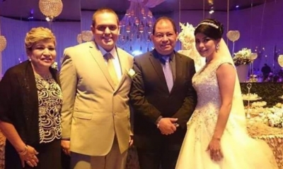 La pareja de casados Pablo Ramos y Yesenia López junto al ministro de Gobierno. Foto: Revista Gente
