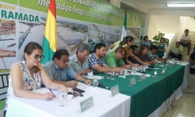El Concejo Municipal en plena sesión en la distrito. Foto: El Deber