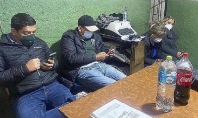 Loa exministros y la expresidenta en celdas policiales tras ser aprehendidos. Foto: Internet