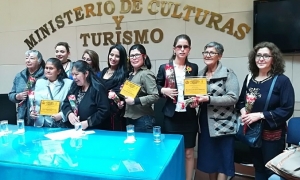 María Nazareth Claure Baldiviezo (cantante cruceña), Tatiana Lina Sánchez Pacheco (diseñadora gráfica de Presencia), además de las mujeres y artistas 