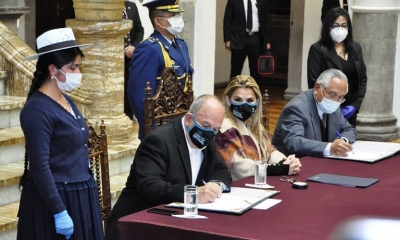 Estamos sentando las bases en favor de la seguridad democrática y de una educación democrática
