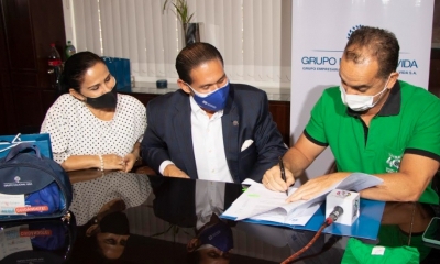 Los ejecutivos firmaron el convenio/Foto.MLV