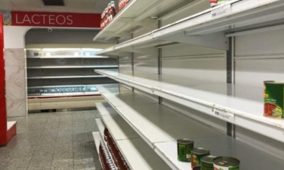  En algunos estantes solo se ve salsa de tomate, mostaza, vinagre y agua