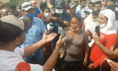 Vecinos de Riberalta protestan contra la cuarentena frente al alcalde Enzo Roca. | Noti Riber