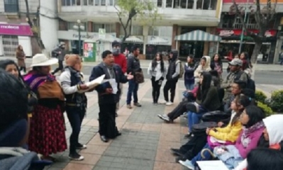 Los estudiantes pasaron clases en la calle/Foto. RRSS