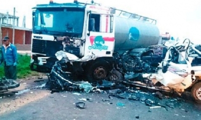La camioneta sufrió más daño que el camión en Yapacaní. Allí murió una persona y dos resultaron heridas. Foto: El Deber