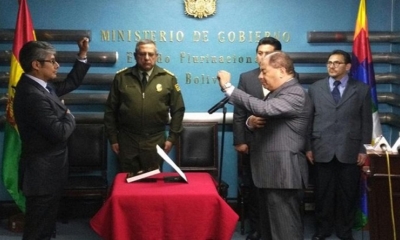 El ministro de Gobierno, Carlos Romero, posesiona a Wilfredo Chávez
