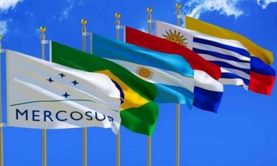Las banderas de los países miembros del bloque comercial del Mercosur
