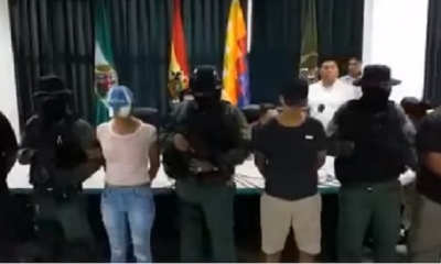Los policías fueron presentados a los medios de comunicación/Foto. Captura de pantalla 