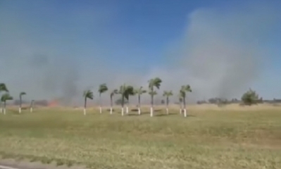 El fuego alcanzó algunos condominios cerca de Viru Viru/Foto. Captura de pantalla 