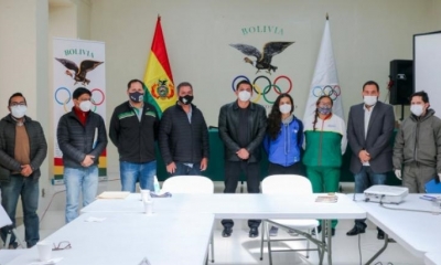 El viceministro de Deportes junto a miembros del Comité Olímpico Boliviano (COB) y deportistas de élite. | Viceministerio de Deportes