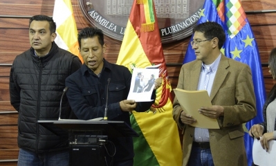 Senadores de Unidad Demócratas durante la conferencia de prensa brindada. Foto: ABI