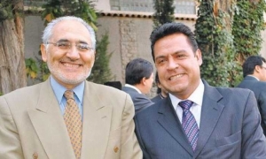 Carlos Mesa y Luís Revilla sellan pacto.
