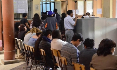 Los padres de familias esperan para ser atendidos en la unidad educativa Cendi