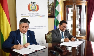 El Fiscal General del Estado, Juan Lanchipa Ponce, junto al Director País Visión Mundial Bolivia, Juan Carlo Ramírez Gutiérrez