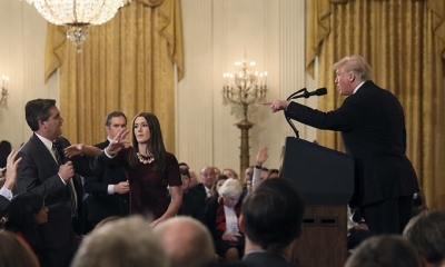 El presidente estadounidense, Donald Trump, deberá restituir el acceso a la Casa Blanca del reportero de la CNN Jim Acosta.