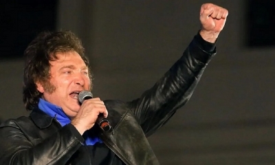 Javier Milei, de 53 años, se hizo conocido por su participación como comentarista en los programas de televisión, con un estilo beligerante