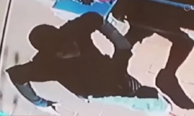 El atracador fue captado por las cámaras de seguridad/Foto. Captura de pantalla 