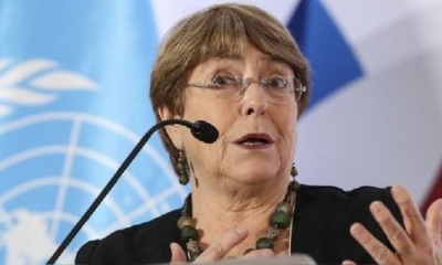 Bachelet, la primera mujer en llegar a La Moneda (sede de Gobierno), animó también a los chilenos a salir a votar. 