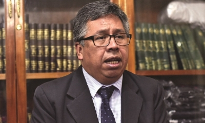 El presidente del Colegio Médico de Bolivia, Luis Larrea.