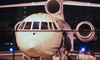 Evo Morales sube a su avión presidencial en el aeropuerto de Fortaleza (Brasil), el 3 de julio de 2013. Jarbas Oliveira / Reuters.