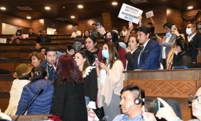 Parlamentarios oficialista y opositores protagonizaron bochornosa sesión el miércoles.