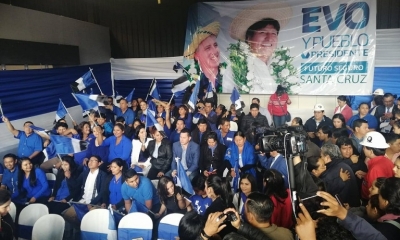 El Primer Mandatario inauguró también la casa de campaña, ubicada sobre la avenida Alemana y segundo anillo