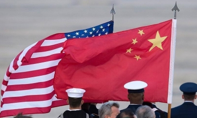 Bandera de Estados Unidos y China.