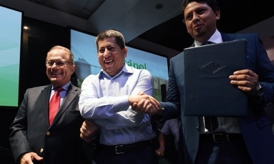 Firma de convenio con industrias y cañeros. Foto: ABI
