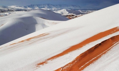 Nieve en una zona de dunas en las proximidades de Aín Séfra, Argelia (WP)