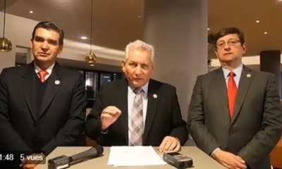 El gobernador Rubén Costas junto con el alcalde de Cochabamba José María Leyes (izq) y el senador Óscar Ortiz (der)