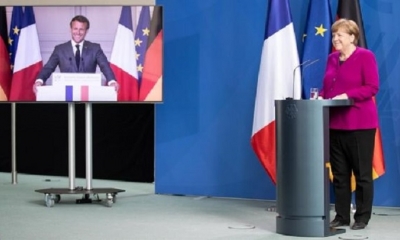 El presidente francés, Emmanuel Macron, y la canciller alemana, Angela Merkel, durante una conferencia de preensa. | Fuente: EFE