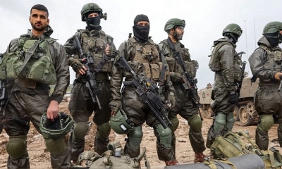 Los soldados israelíes se preparan para ir a la Franja de Gaza, cerca de la zona fronteriza en el sur de Israel