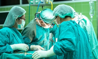 El primer trasplante de cabeza humana del mundo se ha llevado a cabo en un cadáver en China en una operación que duró 18 horas.