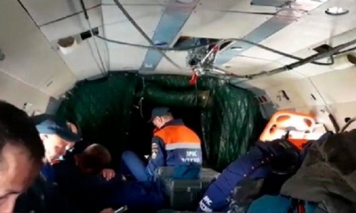 El equipo de rescate ruso designado al avión accidentado. | Fuente: EFE 