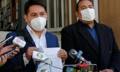 Israel Alanoca, junto con el viceministro de Seguridad Ciudadana, Wilson Santamaría