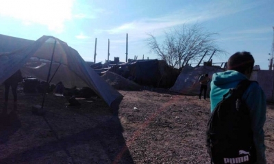 bolivianos que están en la frontera con Chile