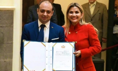 Foto / Archivo : Mohammed Mostajo Radji, junto a la presidenta Jeanine Áñez. 