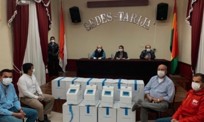 Foto / Archivo :La presidenta Jeanine Áñez junto a autoridades entrega respiradores de emegencia en Tarija. | APG