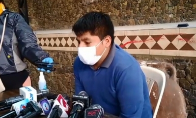 El dirigente Leonardo Loza, en conferencia de prensa esta mañana. Foto: Captura de video / Kawsachun Coca