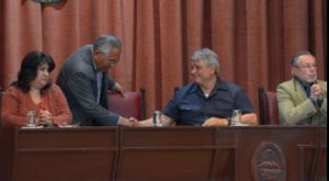 El expresidente junto a otros líderes políticos participaron de un foro en instalaciones de la UMSA