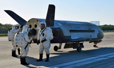 La cuarta misión 4 del vehículo orbital X-37B de la Fuerza Aérea aterriza en el centro espacial Kennedy de la NASA en Florida. Foto: RT