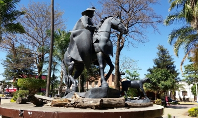 Monumento al chaqueño, plaza central de Villa Montes